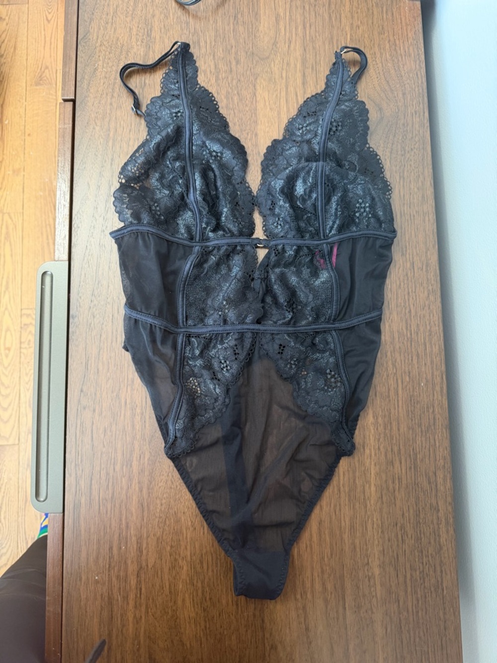 LA SENZA LACE BODYSUIT LARGE